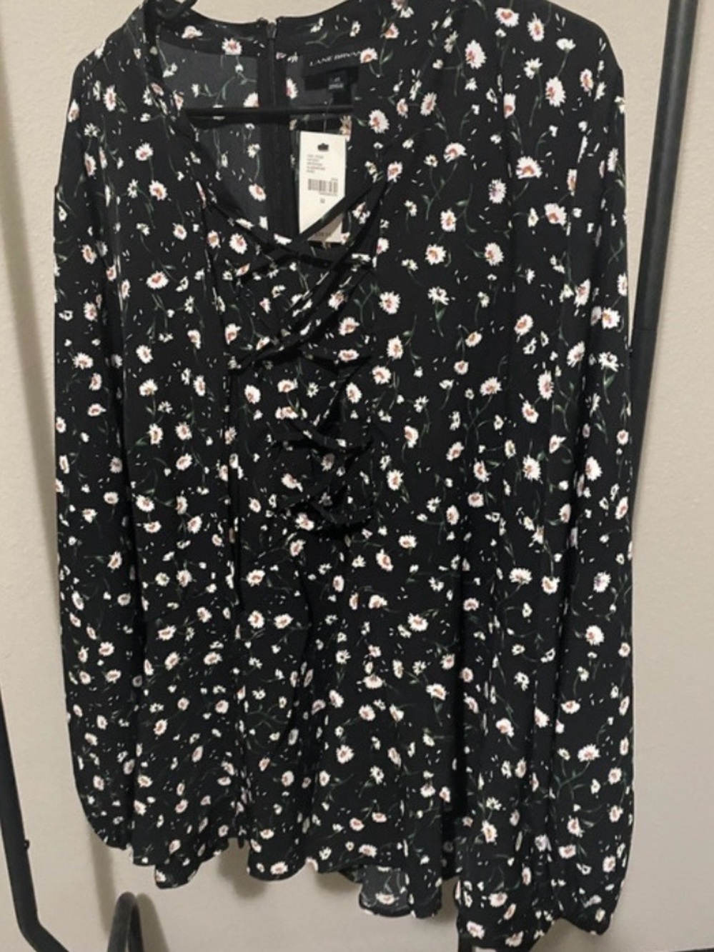 Lane Bryant Black Floral Ruffle-Front Blouse with White Blooms Womens 22
